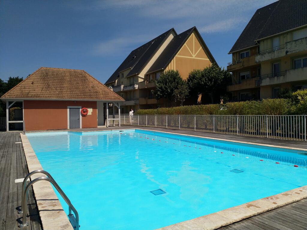 location vacances Deauville Trouville avec piscine chauffée. 